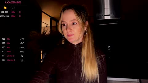 Snapshot of magicpeaach chatting on December 13, 8:15 pm magicpeaach online show from December 13, 8:15 pm