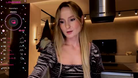 Snapshot of magicpeaach chatting on December 20, 4:14 pm magicpeaach online show from December 20, 4:14 pm