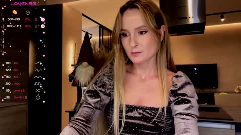 Snapshot of magicpeaach chatting on December 20, 7:39 pm magicpeaach online show from December 20, 7:39 pm