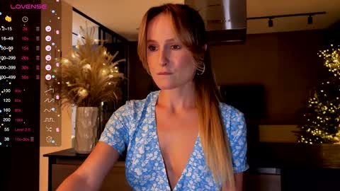 Snapshot of magicpeaach chatting on January 11, 4:03 pm magicpeaach online show from January 11, 4:03 pm