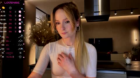 Snapshot of magicpeaach chatting on January 18, 5:59 pm magicpeaach online show from January 18, 5:59 pm