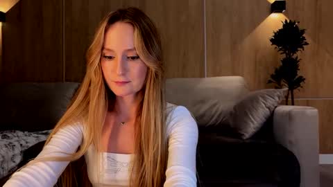 Snapshot of magicpeaach chatting on February 6, 3:09 pm magicpeaach online show from February 6, 3:09 pm