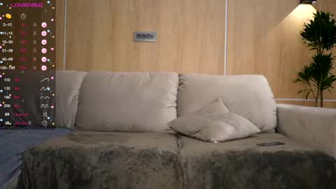 Snapshot of magicpeaach chatting on March 1, 9:37 pm magicpeaach online show from March 1, 9:37 pm