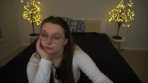 Emily online show from November 23, 1:33 pm