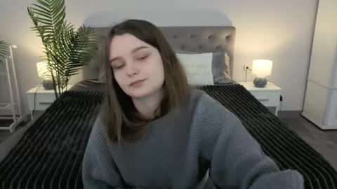 Snapshot of magicpeachhs chatting on March 23, 6:50 am Emily online show from March 23, 6:50 am