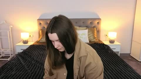 Snapshot of magicpeachhs chatting on April 6, 5:41 am Emily online show from April 6, 5:41 am