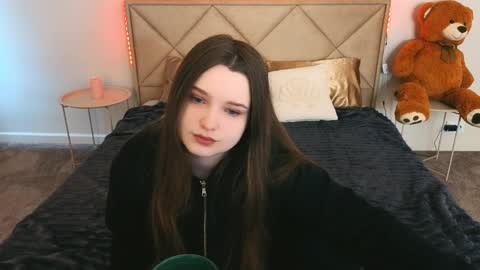 Snapshot of magicpeachhs chatting on April 8, 6:13 am Emily online show from April 8, 6:13 am