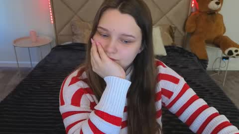 Snapshot of magicpeachhs chatting on April 13, 5:35 am Emily online show from April 13, 5:35 am