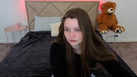 Snapshot of magicpeachhs chatting on April 23, 5:41 am Emily online show from April 23, 5:41 am