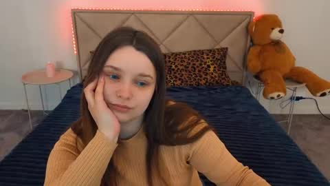 Snapshot of magicpeachhs chatting on April 27, 5:38 am Emily online show from April 27, 5:38 am
