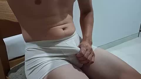 Snapshot of magicstick3003 chatting on November 28, 5:32 am Eli online show from November 28, 5:32 am