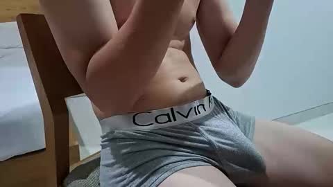 Snapshot of magicstick3003 chatting on December 19, 3:35 am Eli online show from December 19, 3:35 am