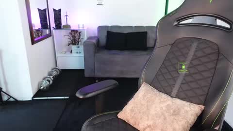 Snapshot of magnus_savage chatting on February 4, 5:08 pm If you want me to use the Lovense please let me know -- online show from February 4, 5:08 pm