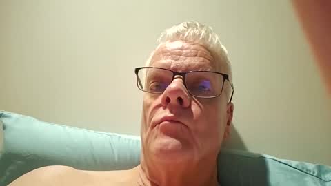 Snapshot of magpie2025 chatting on November 2, 11:01 am magpie2025 online show from November 2, 11:01 am