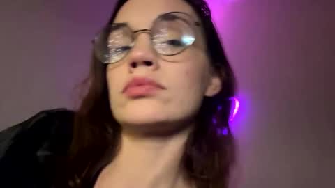 Kaye online show from December 5, 6:32 am