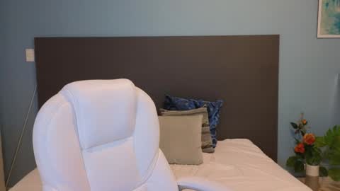 Maiaa Ruiz  online show from December 2, 3:03 pm