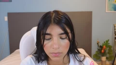 Maiaa Ruiz  online show from December 20, 1:22 pm