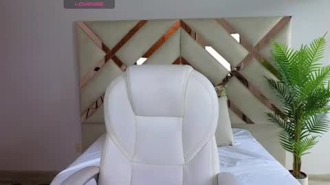 Maiaa Ruiz  online show from January 28, 1:27 pm