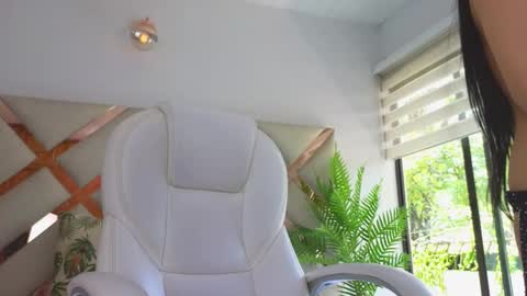 Maiaa Ruiz  online show from March 10, 4:25 pm