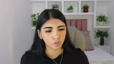 Snapshot of maiaa_ruiz chatting on June 19, 12:31 pm Maiaa Ruiz online show from June 19, 12:31 pm