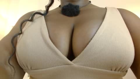 Maia Charris online show from November 12, 9:36 pm