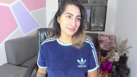 Snapshot of maiaconnor chatting on November 6, 12:33 am online show from November 6, 12:33 am