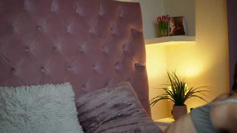  Maia  online show from September 13, 7:35 pm