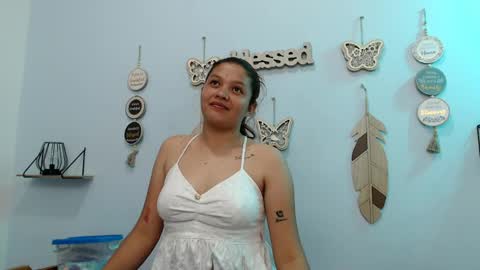 Snapshot of maidycute18 chatting on April 20, 8:21 pm MAIDY online show from April 20, 8:21 pm