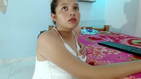 Snapshot of maidycute18 chatting on April 28, 7:52 pm MAIDY online show from April 28, 7:52 pm