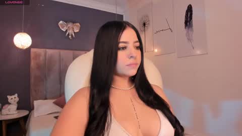 Snapshot of maiiitee_ chatting on December 6, 2:38 pm Mait online show from December 6, 2:38 pm