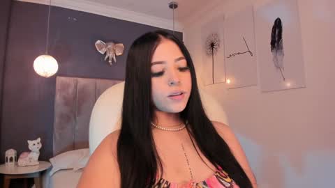 Snapshot of maiiitee_ chatting on December 14, 8:18 pm Mait online show from December 14, 8:18 pm