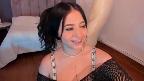 Snapshot of maiiitee_ chatting on December 24, 3:16 pm Mait online show from December 24, 3:16 pm