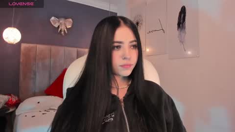 Snapshot of maiiitee_ chatting on February 15, 12:33 pm Mait online show from February 15, 12:33 pm