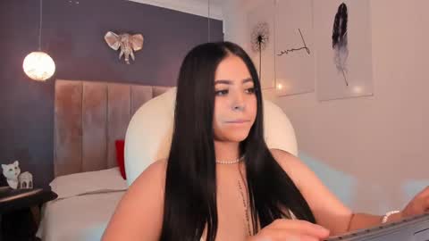 Snapshot of maiiitee_ chatting on February 21, 4:16 pm Mait online show from February 21, 4:16 pm