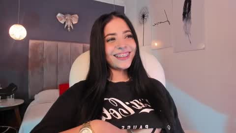Snapshot of maiiitee_ chatting on March 2, 6:51 pm Mait online show from March 2, 6:51 pm