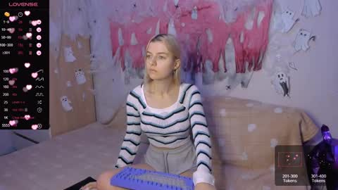 Snapshot of mailin_harrington chatting on December 12, 2:59 am Your kitty online show from December 12, 2:59 am