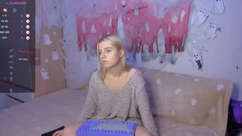 Snapshot of mailin_harrington chatting on December 14, 3:25 pm Your kitty online show from December 14, 3:25 pm