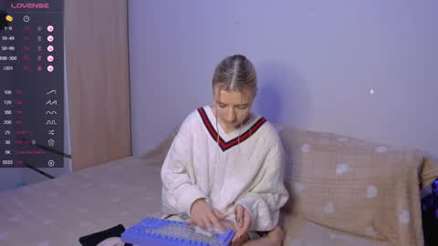 Snapshot of mailin_harrington chatting on December 17, 2:44 am Your kitty online show from December 17, 2:44 am