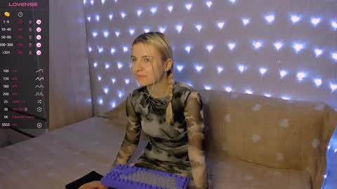 Snapshot of mailin_harrington chatting on December 26, 3:20 pm Your kitty online show from December 26, 3:20 pm