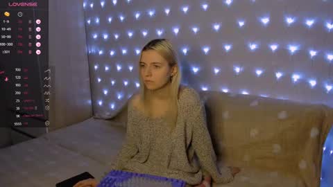 Snapshot of mailin_harrington chatting on December 27, 3:37 pm Your kitty online show from December 27, 3:37 pm