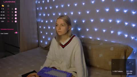 Snapshot of mailin_harrington chatting on January 2, 3:19 pm Your kitty online show from January 2, 3:19 pm