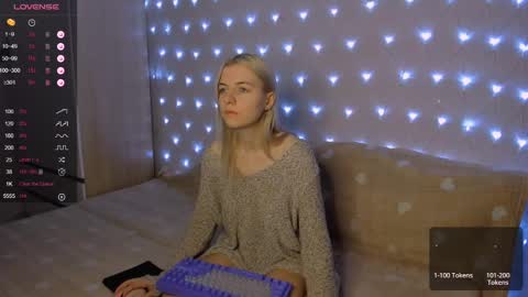 Snapshot of mailin_harrington chatting on January 18, 3:27 pm Your kitty online show from January 18, 3:27 pm