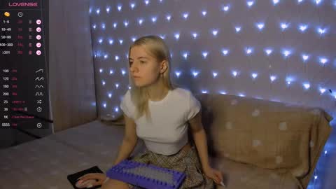 Snapshot of mailin_harrington chatting on January 21, 2:22 am Your kitty online show from January 21, 2:22 am