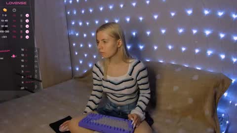 Snapshot of mailin_harrington chatting on January 24, 3:45 pm Your kitty online show from January 24, 3:45 pm