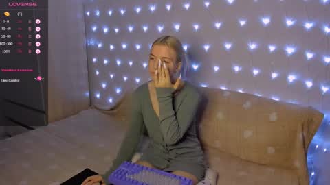 Snapshot of mailin_harrington chatting on January 25, 3:30 pm Your kitty online show from January 25, 3:30 pm