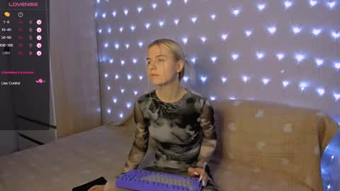 Snapshot of mailin_harrington chatting on February 2, 3:21 am Your kitty online show from February 2, 3:21 am