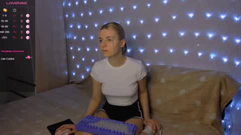 Snapshot of mailin_harrington chatting on February 7, 3:41 pm Your kitty online show from February 7, 3:41 pm