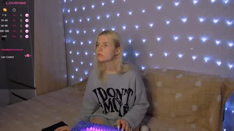 Snapshot of mailin_harrington chatting on February 11, 2:35 am Your kitty online show from February 11, 2:35 am