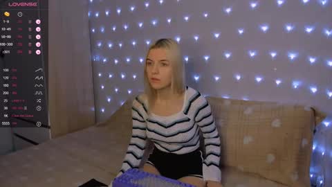 Snapshot of mailin_harrington chatting on February 18, 2:49 am Your kitty online show from February 18, 2:49 am