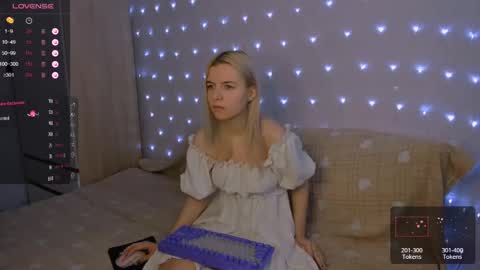 Snapshot of mailin_harrington chatting on February 20, 2:51 am Your kitty online show from February 20, 2:51 am